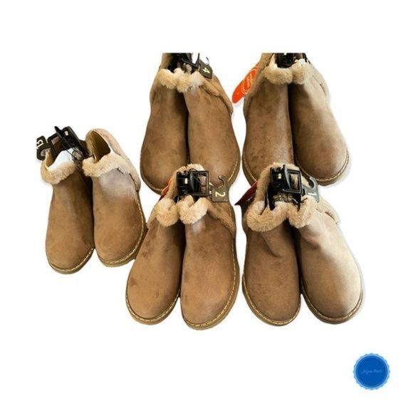 GIRLS' FAUX Fur Cozy Chelsea Boots - Picture 1 of 1